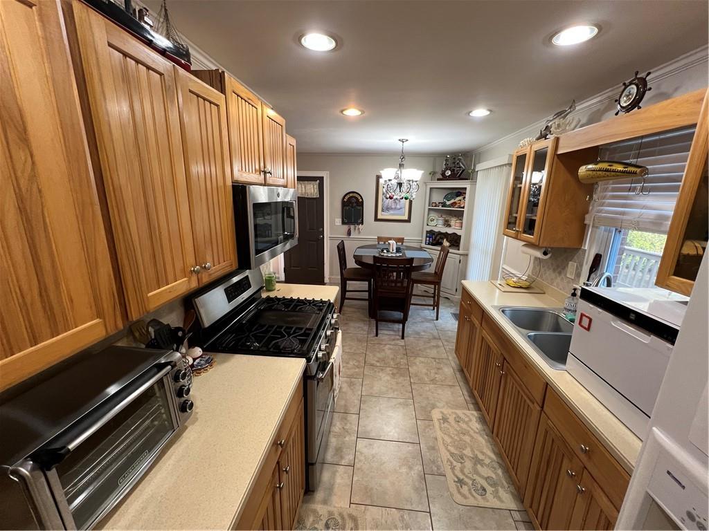 131 Twin Bridges Road Southwest Eatonton, GA 31024 - Photo 24 of 53 a kitchen with refrigerator and window