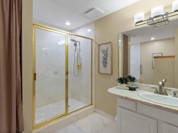 $795,000 | 730 North Plankinton Avenue, Unit 8C, Milwaukee, WI 53203