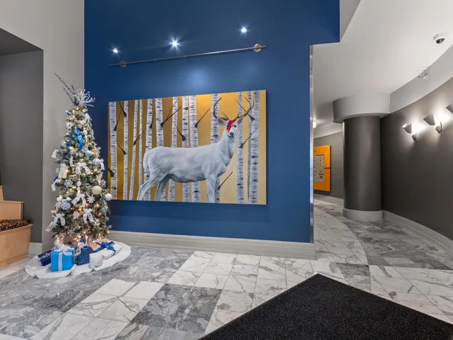 $800,000 | 730 North Plankinton Avenue, Unit 8C, Milwaukee, WI 53203