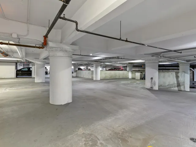 $800,000 | 730 North Plankinton Avenue, Unit 8C, Milwaukee, WI 53203