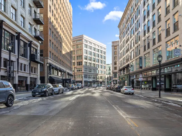 $800,000 | 730 North Plankinton Avenue, Unit 8C, Milwaukee, WI 53203