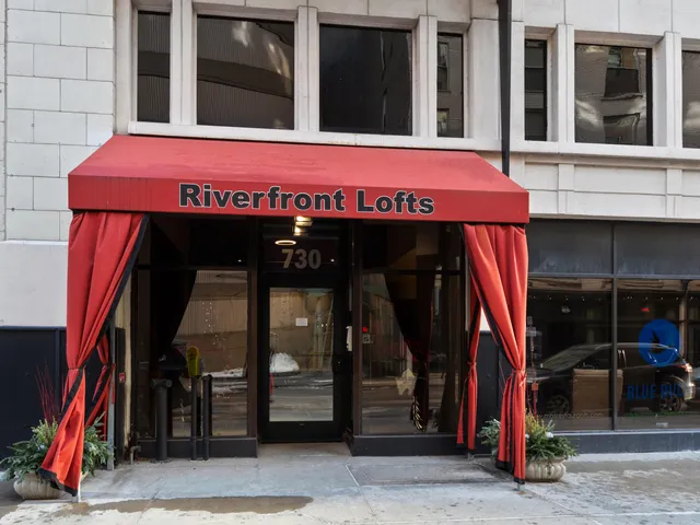 $800,000 | 730 North Plankinton Avenue, Unit 8C, Milwaukee, WI 53203