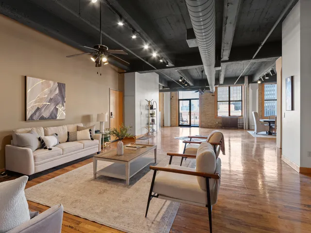 $800,000 | 730 North Plankinton Avenue, Unit 8C, Milwaukee, WI 53203