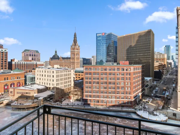 $795,000 | 730 North Plankinton Avenue, Unit 8C, Milwaukee, WI 53203