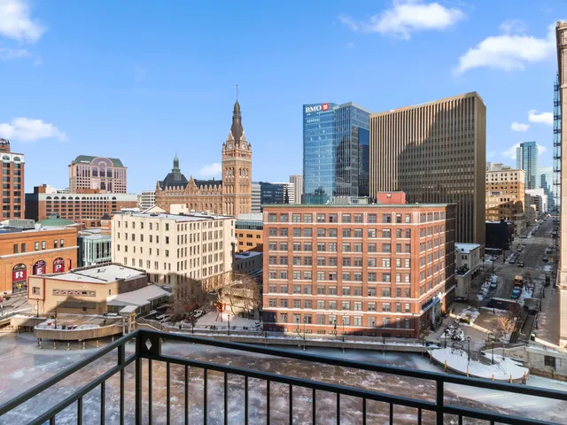 $800,000 | 730 North Plankinton Avenue, Unit 8C, Milwaukee, WI 53203