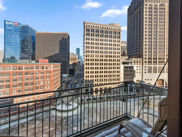 $800,000 | 730 North Plankinton Avenue, Unit 8C, Milwaukee, WI 53203