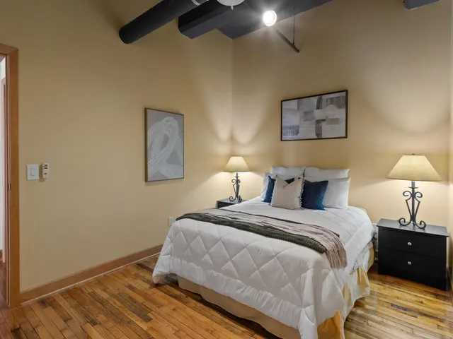 $800,000 | 730 North Plankinton Avenue, Unit 8C, Milwaukee, WI 53203