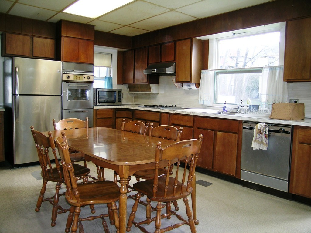 55 Robbins Road Watertown, MA 02472 - Photo 4 of 28 Gallery Image 4