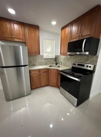 $1,800 | 2312 Cleveland Street, Unit 2312, Hollywood, FL 33020