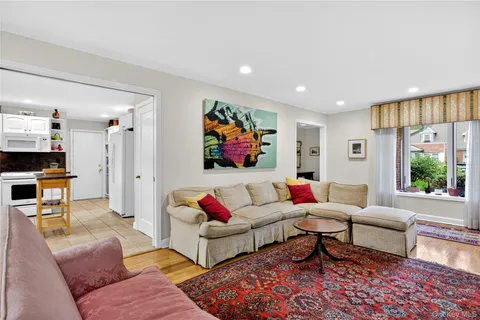 $1,499,000 | 34 Wildwood Lane, East Hills, NY 11577