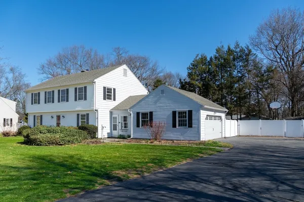 $699,999 | 252 Pinewood Drive, Longmeadow, MA 01106