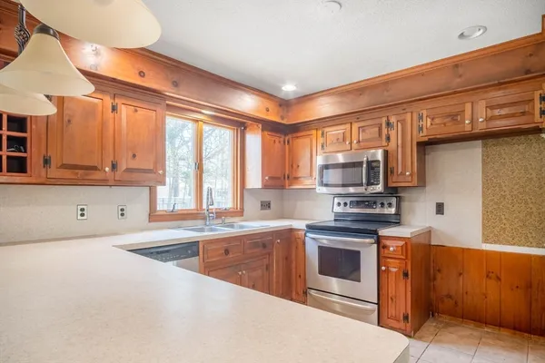 $699,999 | 252 Pinewood Drive, Longmeadow, MA 01106