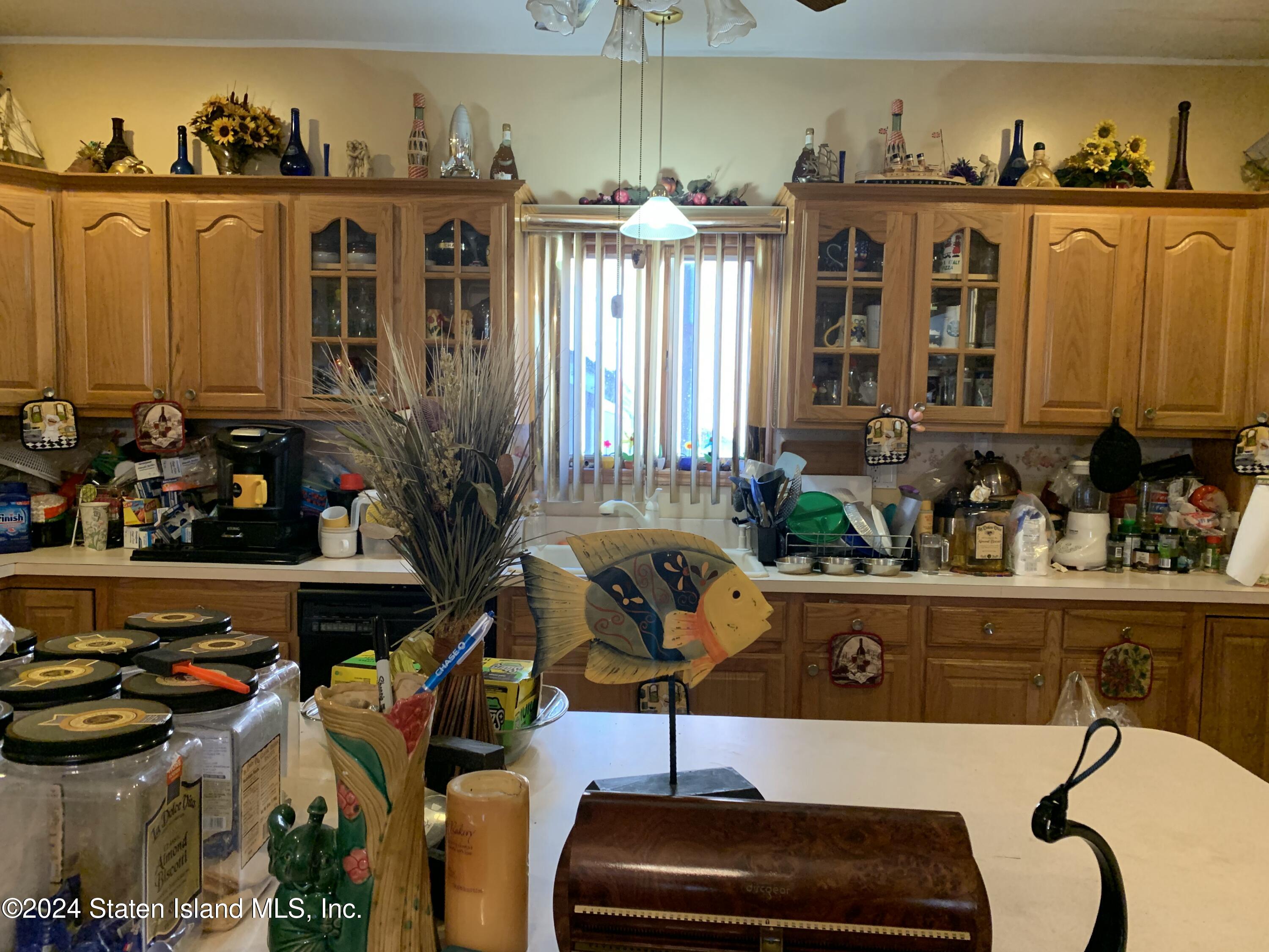 21 Father Capodanno Boulevard Staten Island, NY 10305 - Photo 13 of 28 IMG_3170