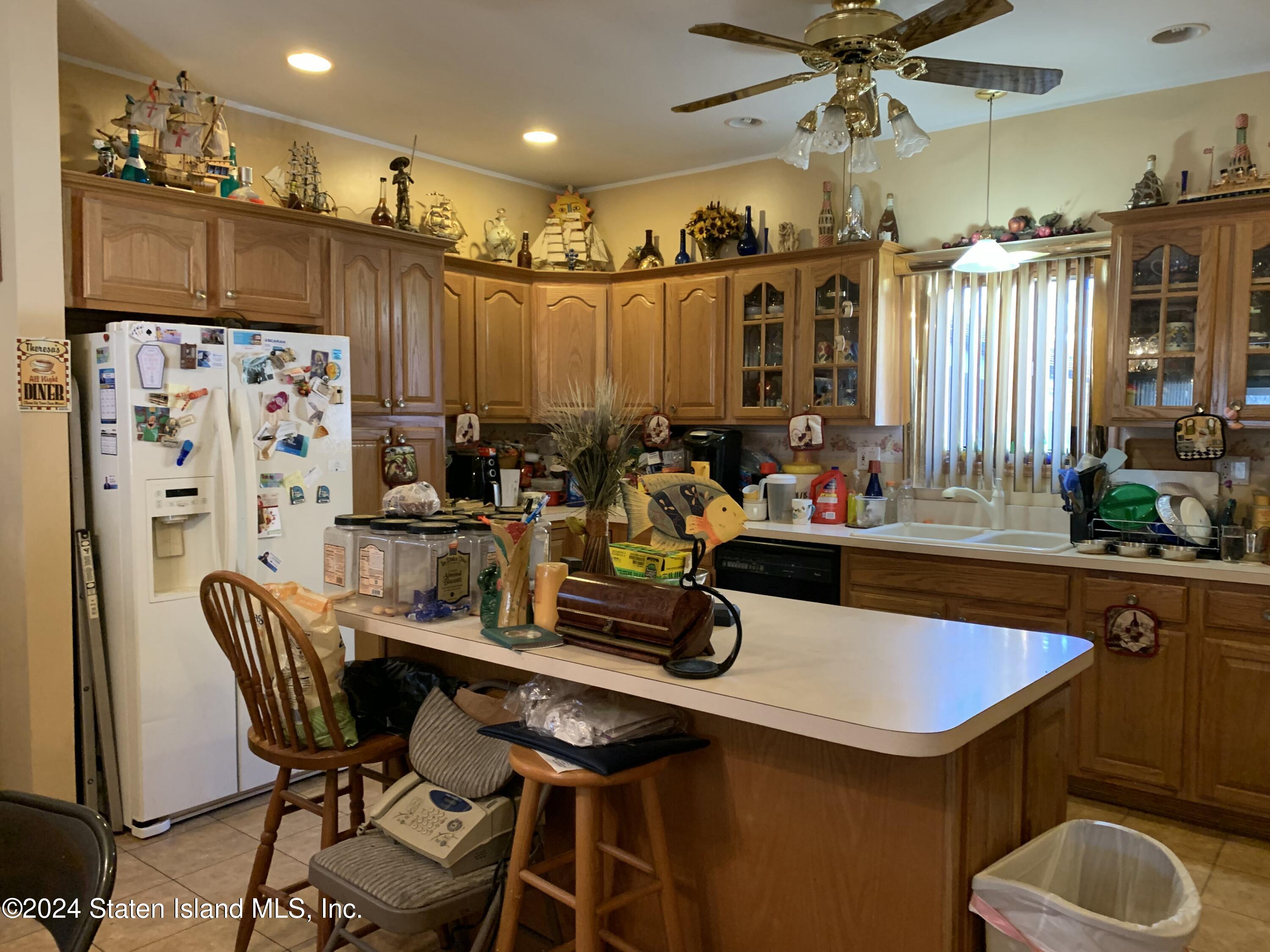 21 Father Capodanno Boulevard Staten Island, NY 10305 - Photo 15 of 28 IMG_3168