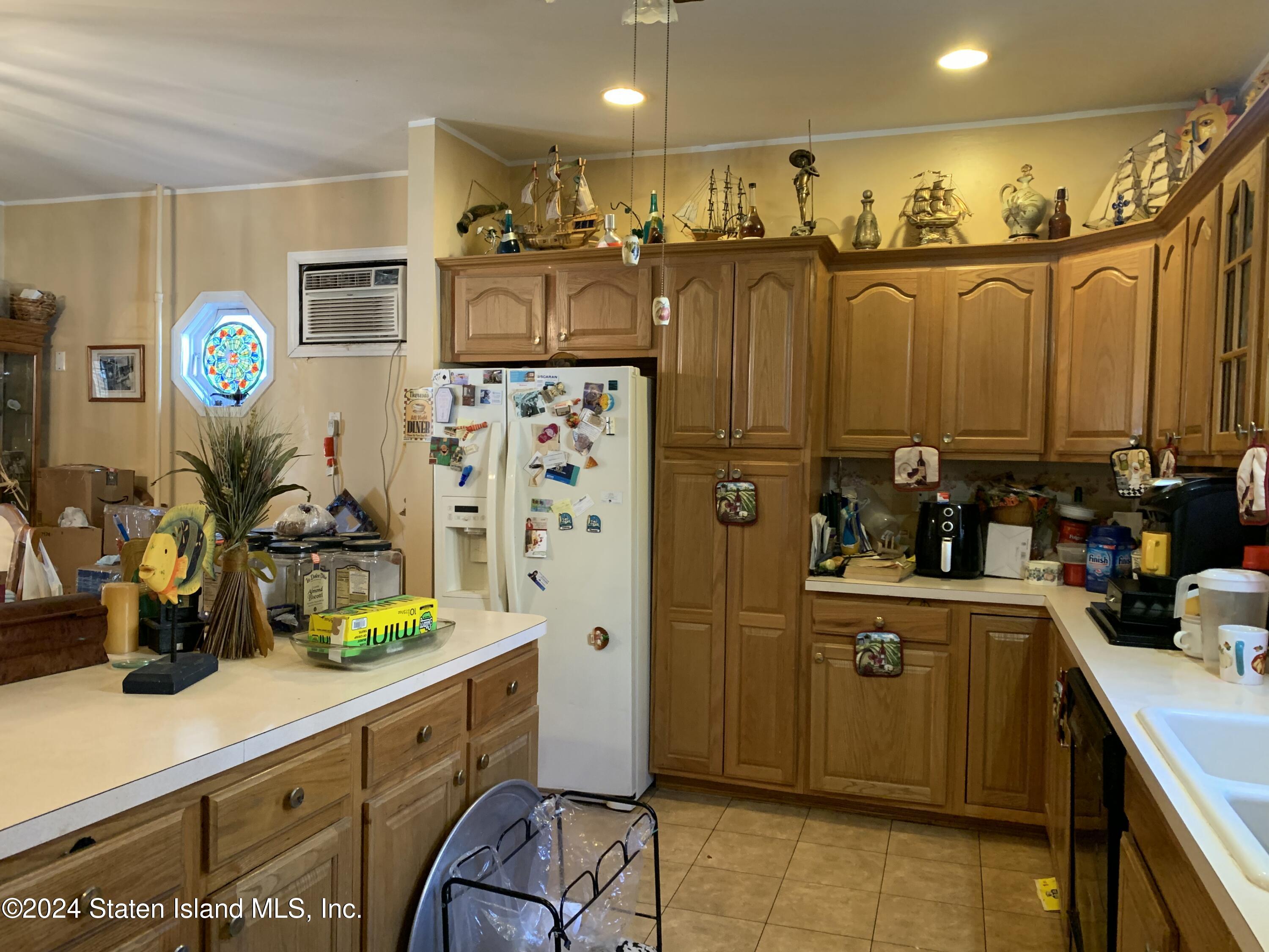 21 Father Capodanno Boulevard Staten Island, NY 10305 - Photo 16 of 28 IMG_3173