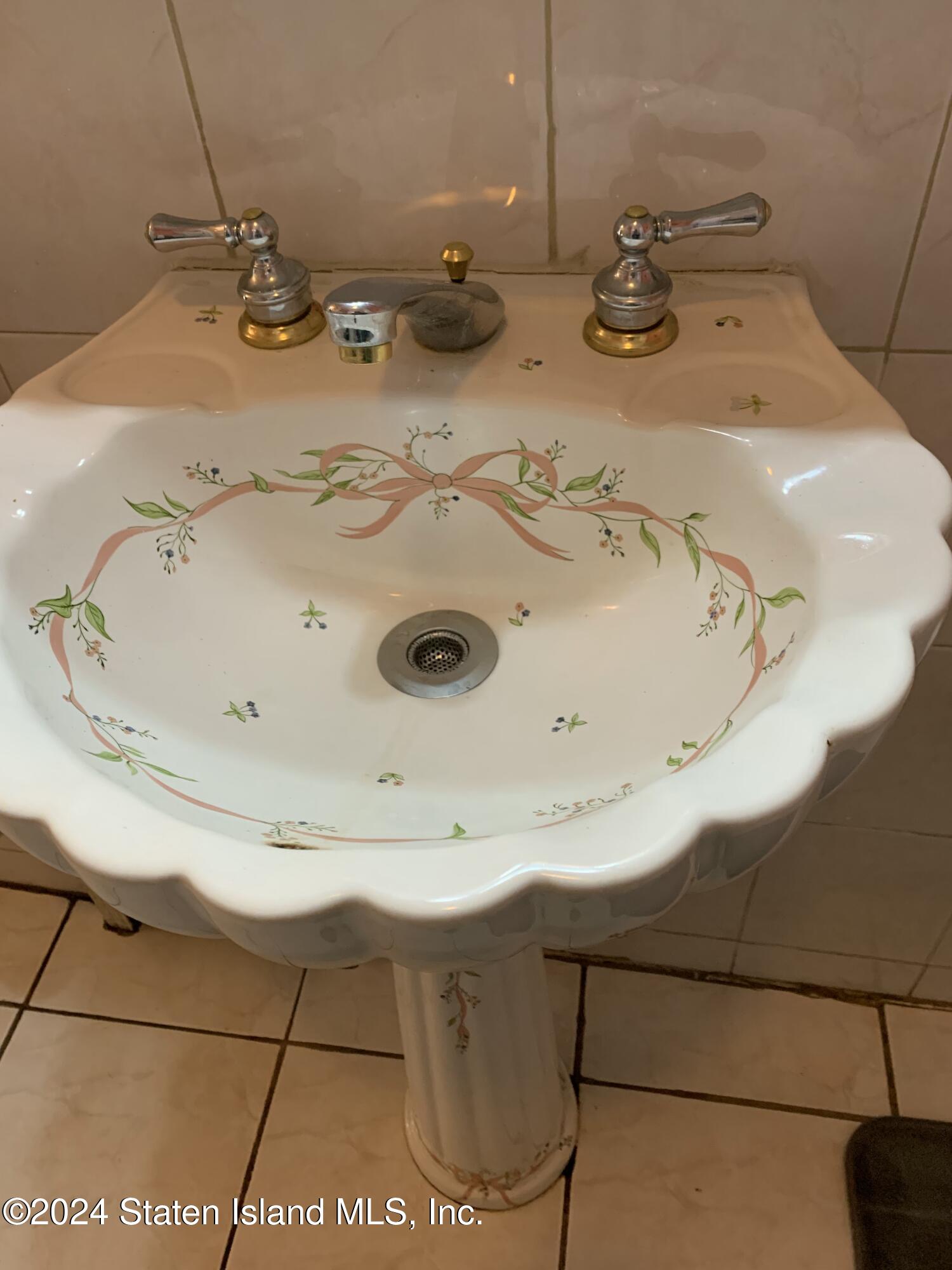 21 Father Capodanno Boulevard Staten Island, NY 10305 - Photo 19 of 28 IMG_3177