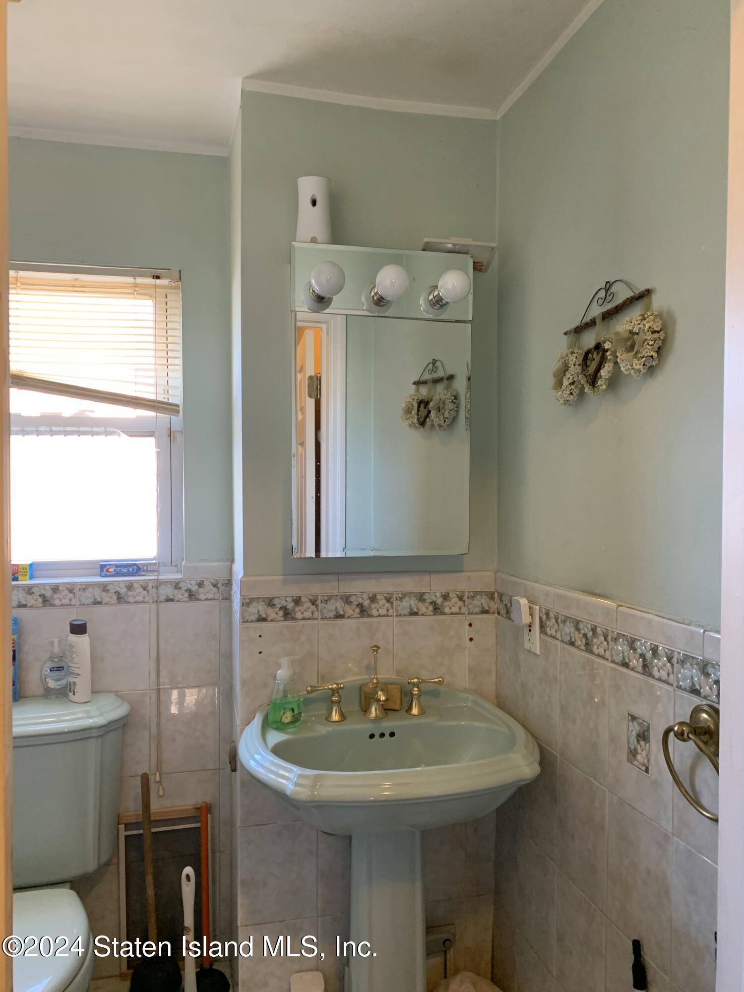 21 Father Capodanno Boulevard Staten Island, NY 10305 - Photo 23 of 28 IMG_3183