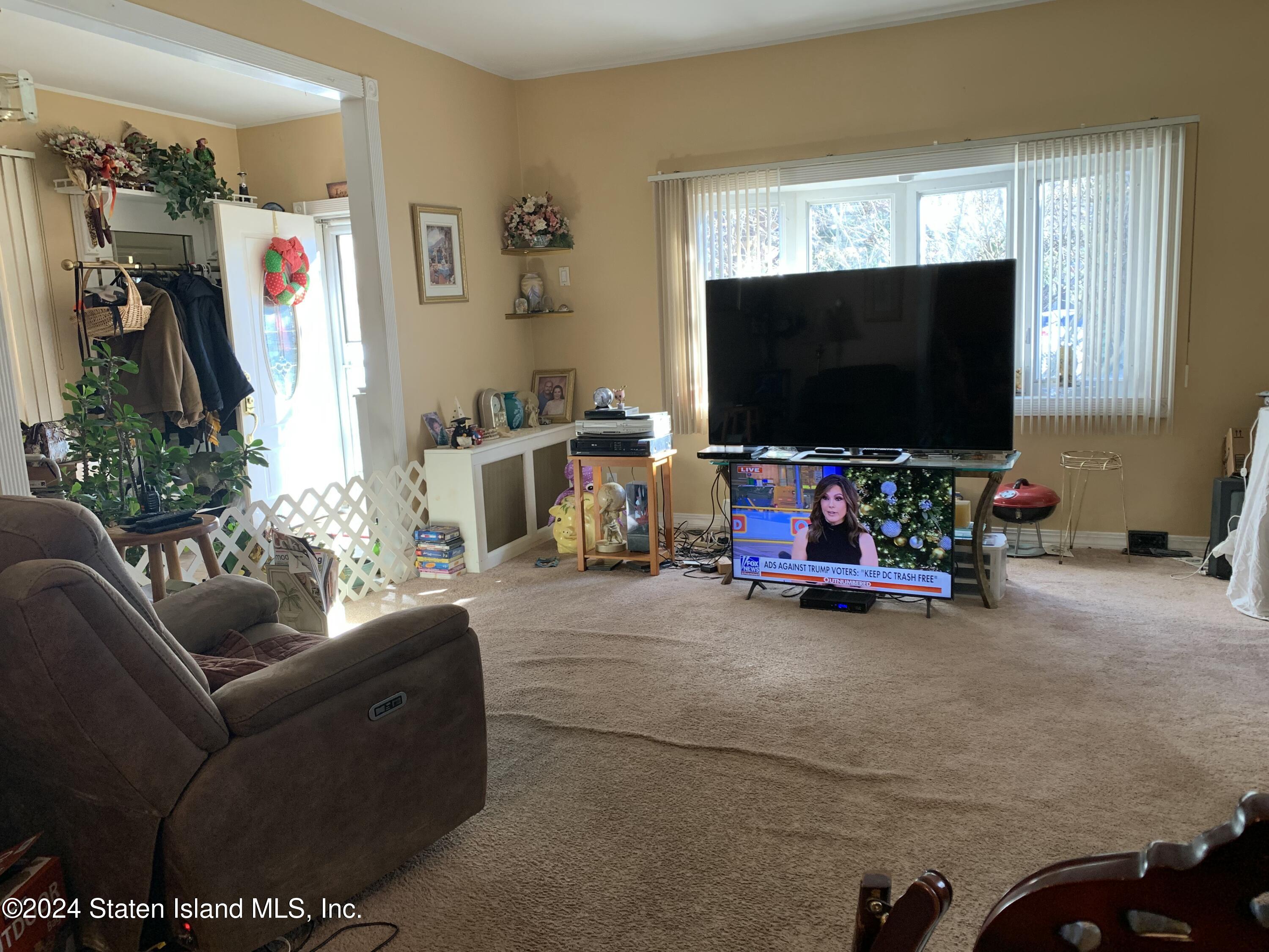 21 Father Capodanno Boulevard Staten Island, NY 10305 - Photo 4 of 28 IMG_3162