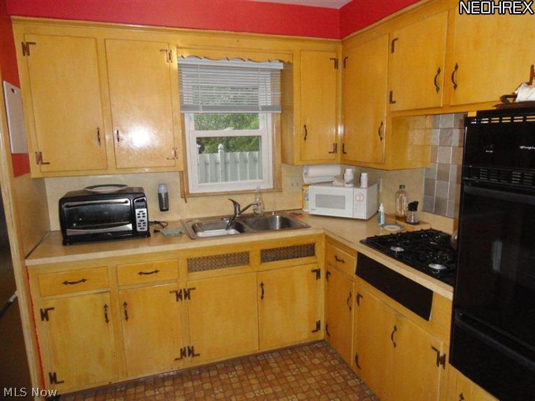 9517 David Road Garfield Heights, OH 44125 - Photo 3 of 25