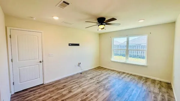 $2,100 | 833 Moorhen Way, Crestview, FL 32539