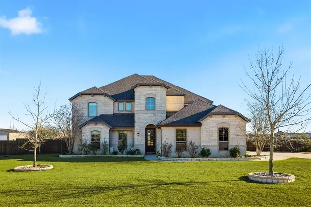 $699,999 | 105 Sanders Drive, Waxahachie, TX 75165