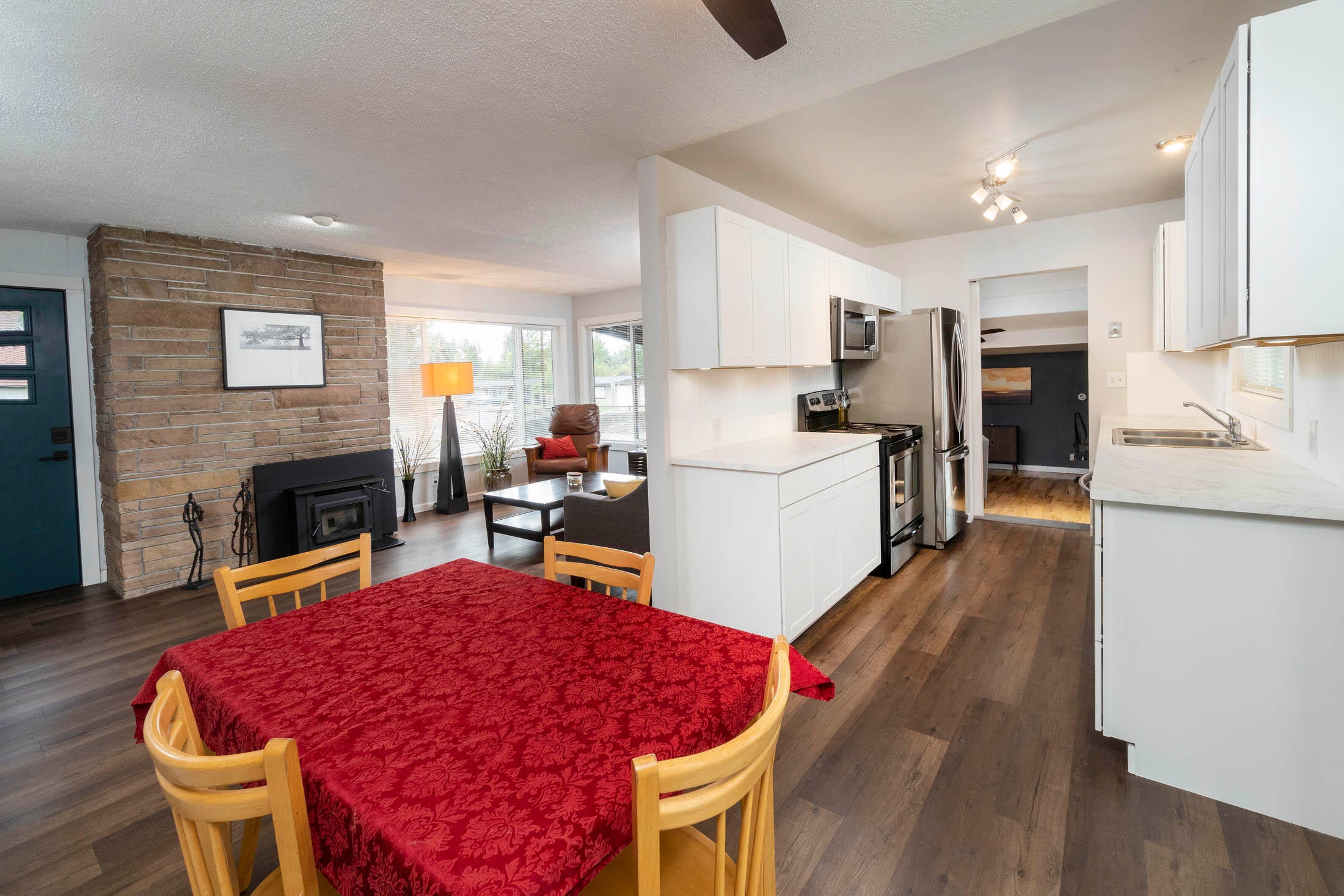 61139 Parrell Road Bend, OR 97702 - Photo 4 of 16 Open design is great for entertaining