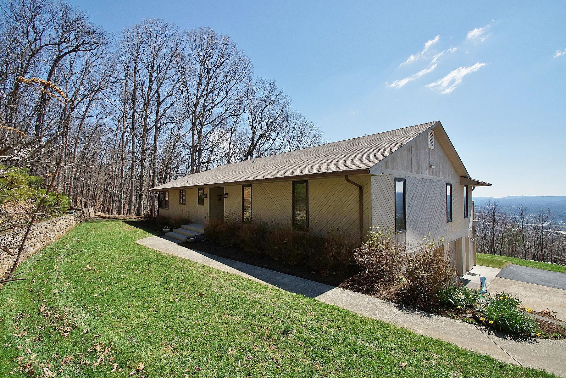 840 Brushy Ridge Road Salem, VA 24153 - Photo 14 of 86 a front view of house with yard and green space