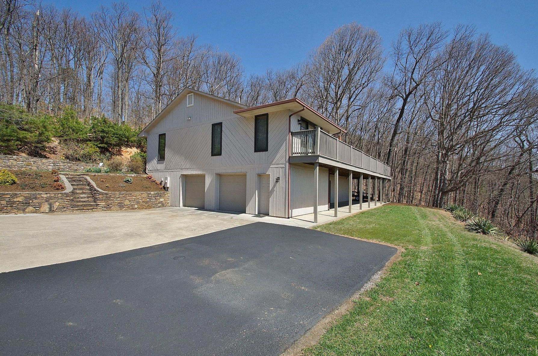 840 Brushy Ridge Road Salem, VA 24153 - Photo 18 of 86 a front view of a house with a yard and garage