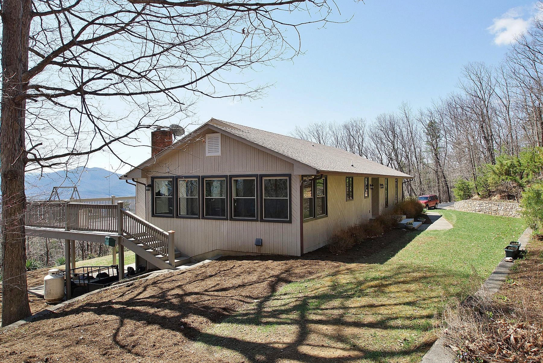840 Brushy Ridge Road Salem, VA 24153 - Photo 4 of 86 a front view of a house with a yard and garage