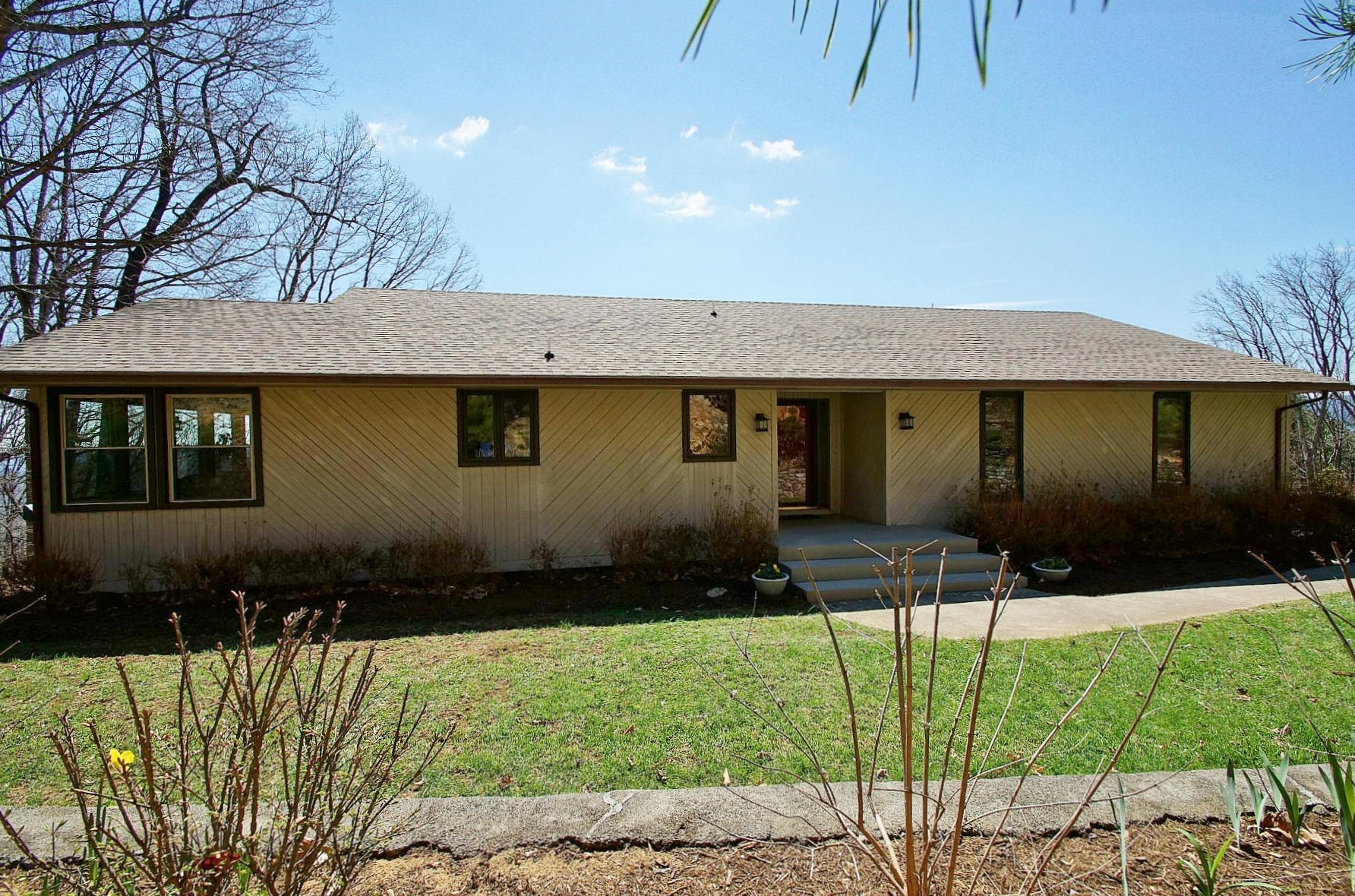 840 Brushy Ridge Road Salem, VA 24153 - Photo 10 of 86 a front view of a house with garden