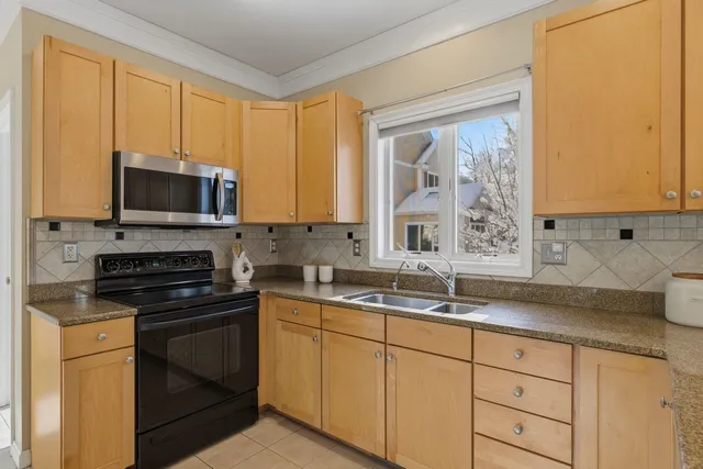 $859,950 | 21 Parkman Brook Lane, Stratham, NH 03885