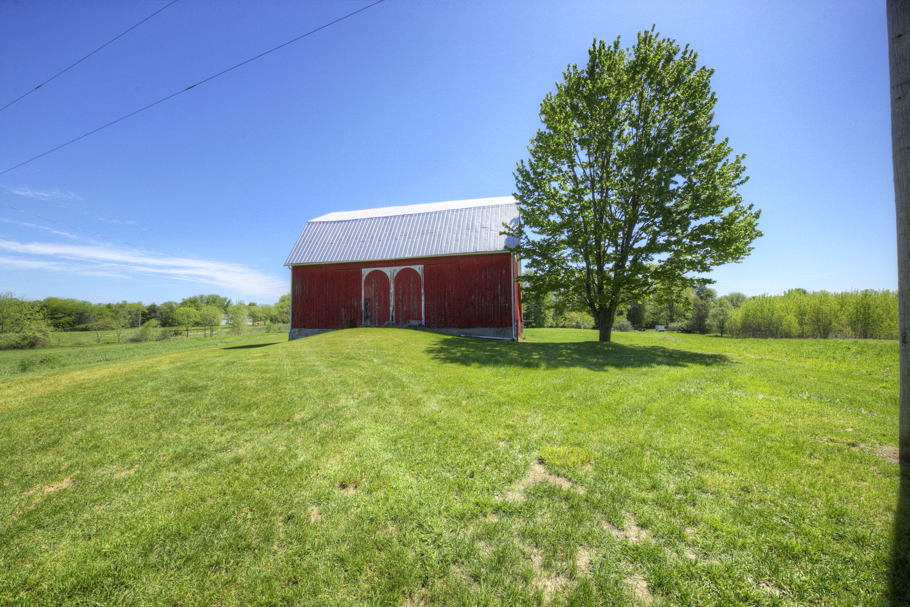 15610 Arnold Road Gregory, MI 48137 - Photo 68 of 90 Big barn front
