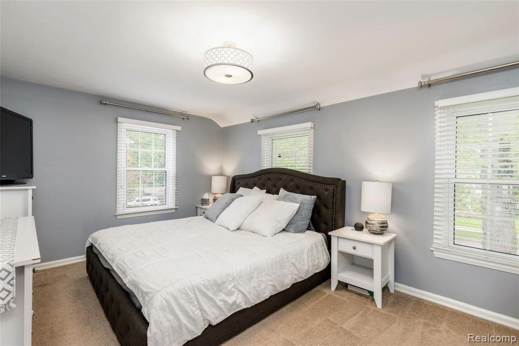 1315 Hampton Road Grosse Pointe, MI 48236 - Photo 14 of 60