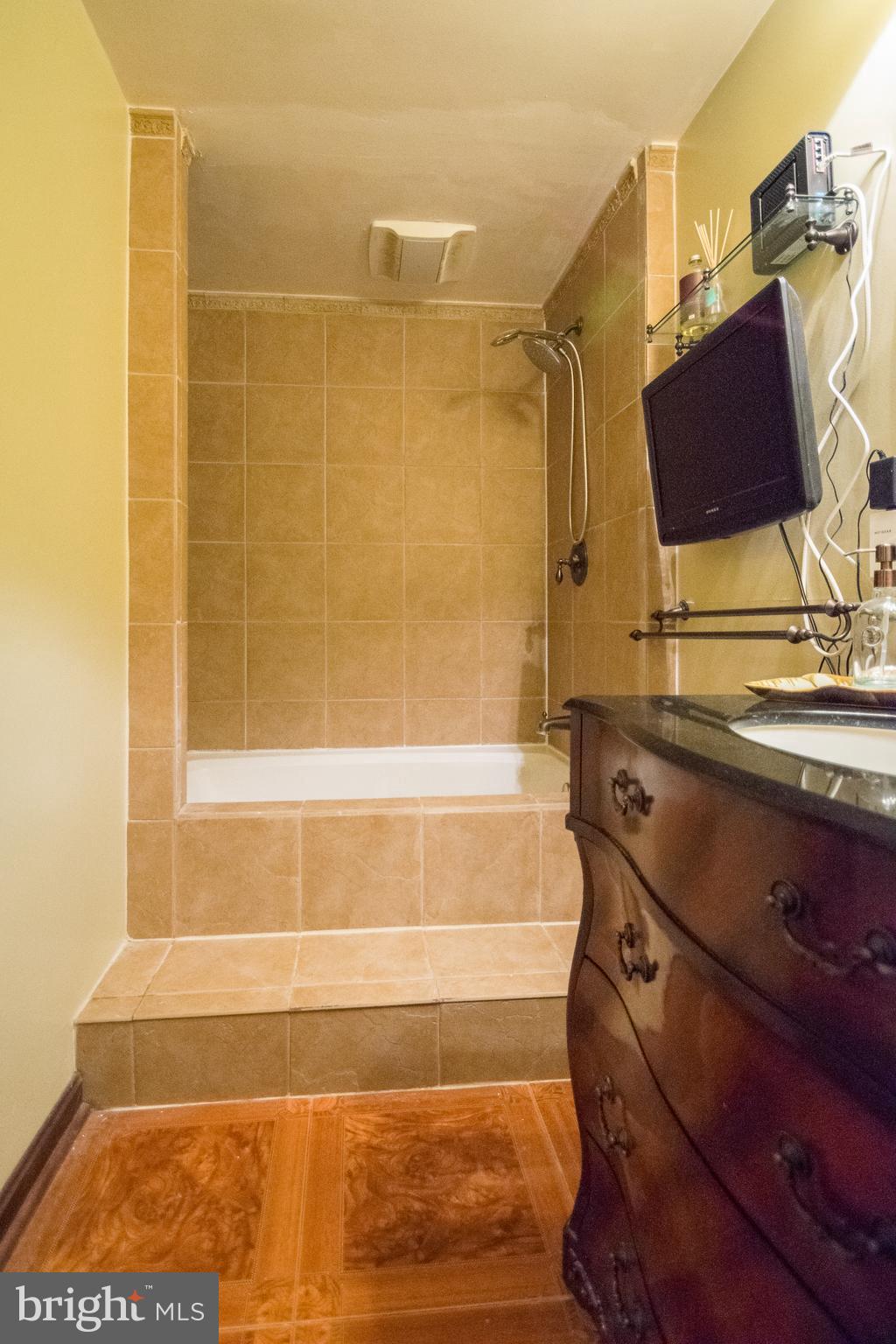 3612 Roland Avenue Baltimore, MD 21211 - Photo 24 of 53 2nd level full bath with TV
