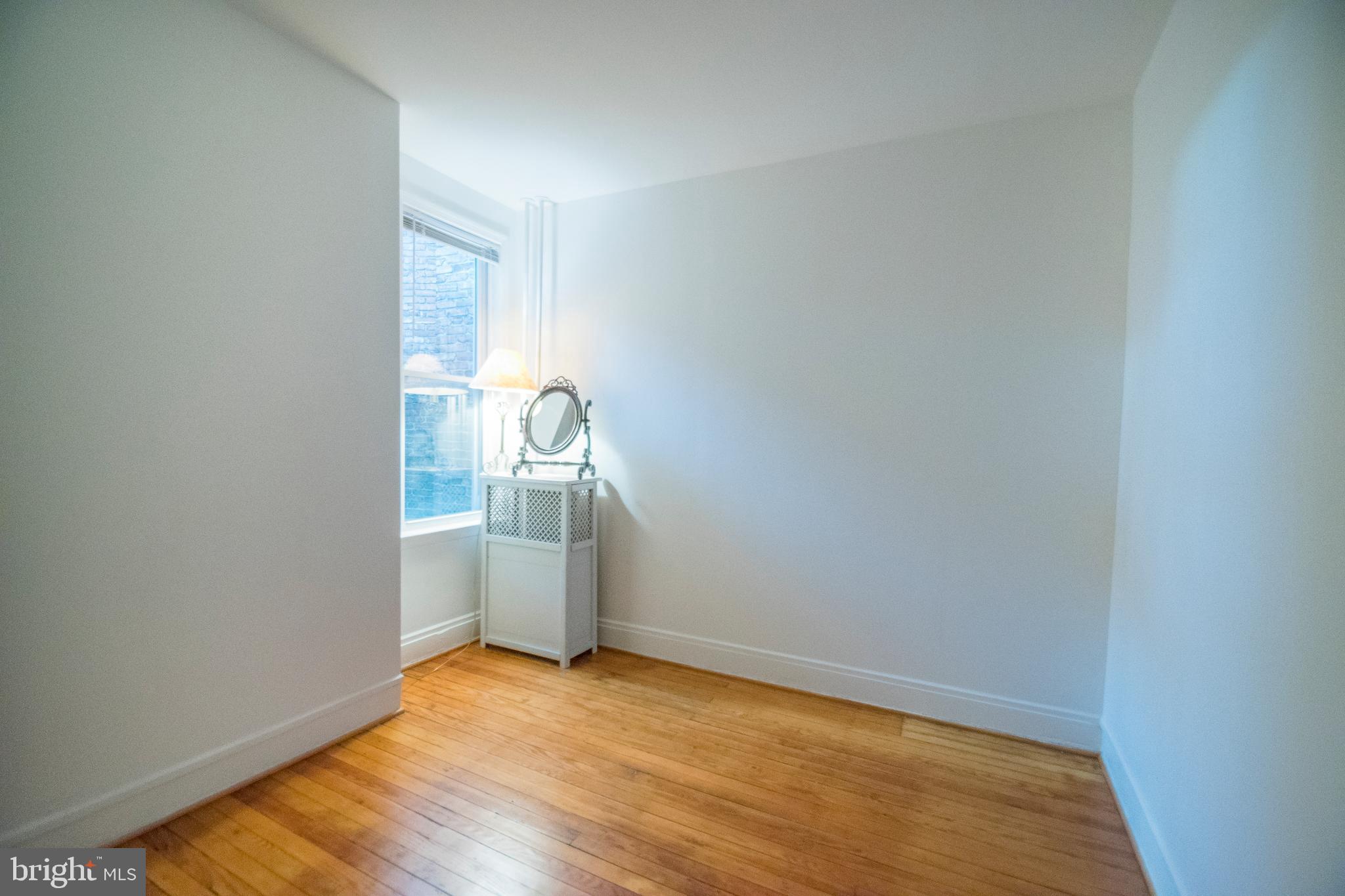 3612 Roland Avenue Baltimore, MD 21211 - Photo 27 of 53 2nd level middle bedroom