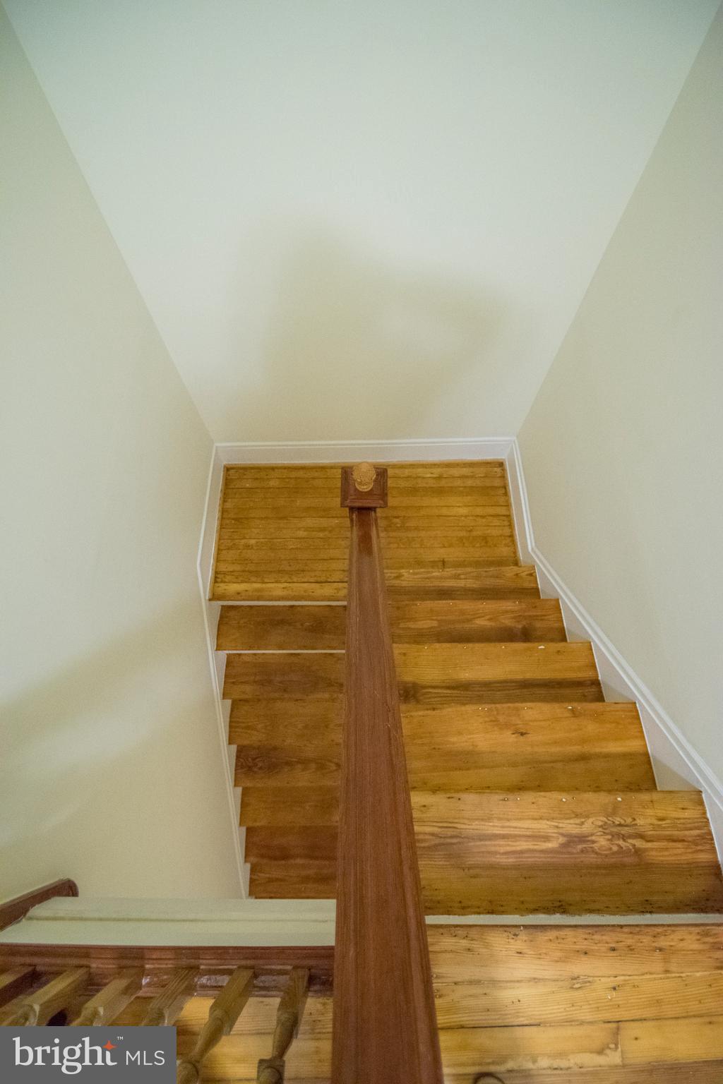 3612 Roland Avenue Baltimore, MD 21211 - Photo 38 of 53 Stairwell on 3rd level