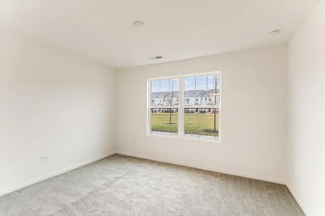 $379,990 | 351 Kingsport Drive, South Elgin, IL 60177