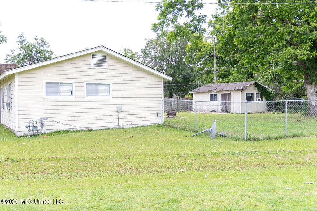 707 Cherokee Road Greenwood, MS 38930 - Photo 3 of 14 2U8A5969