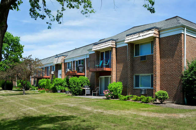 10385 Dearlove Road, Unit 2I Glenview, IL 60025 - Photo 1 of 26