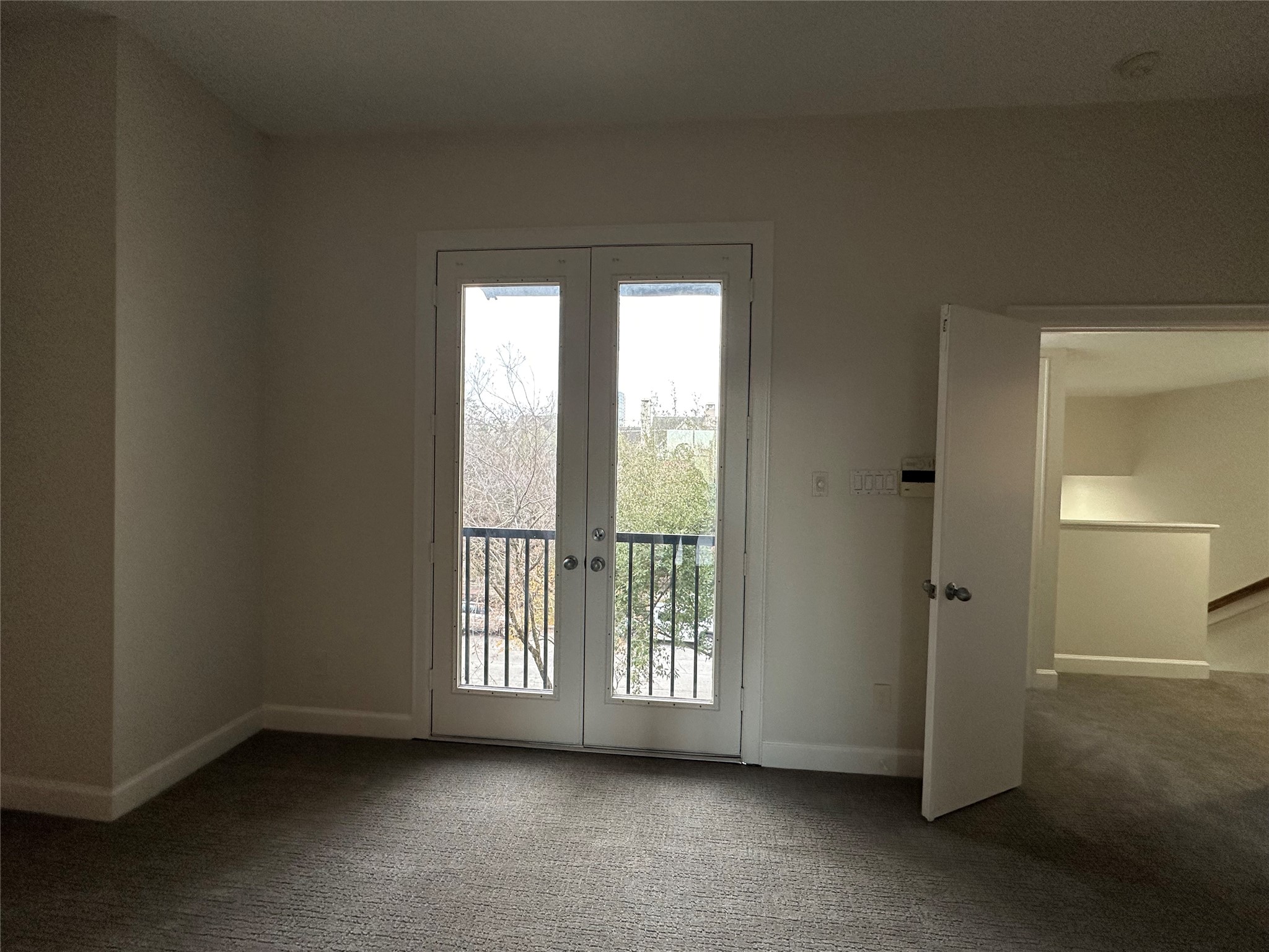 2713 Crawford Street Houston, TX 77004 - Photo 22 of 27 an empty room with a window