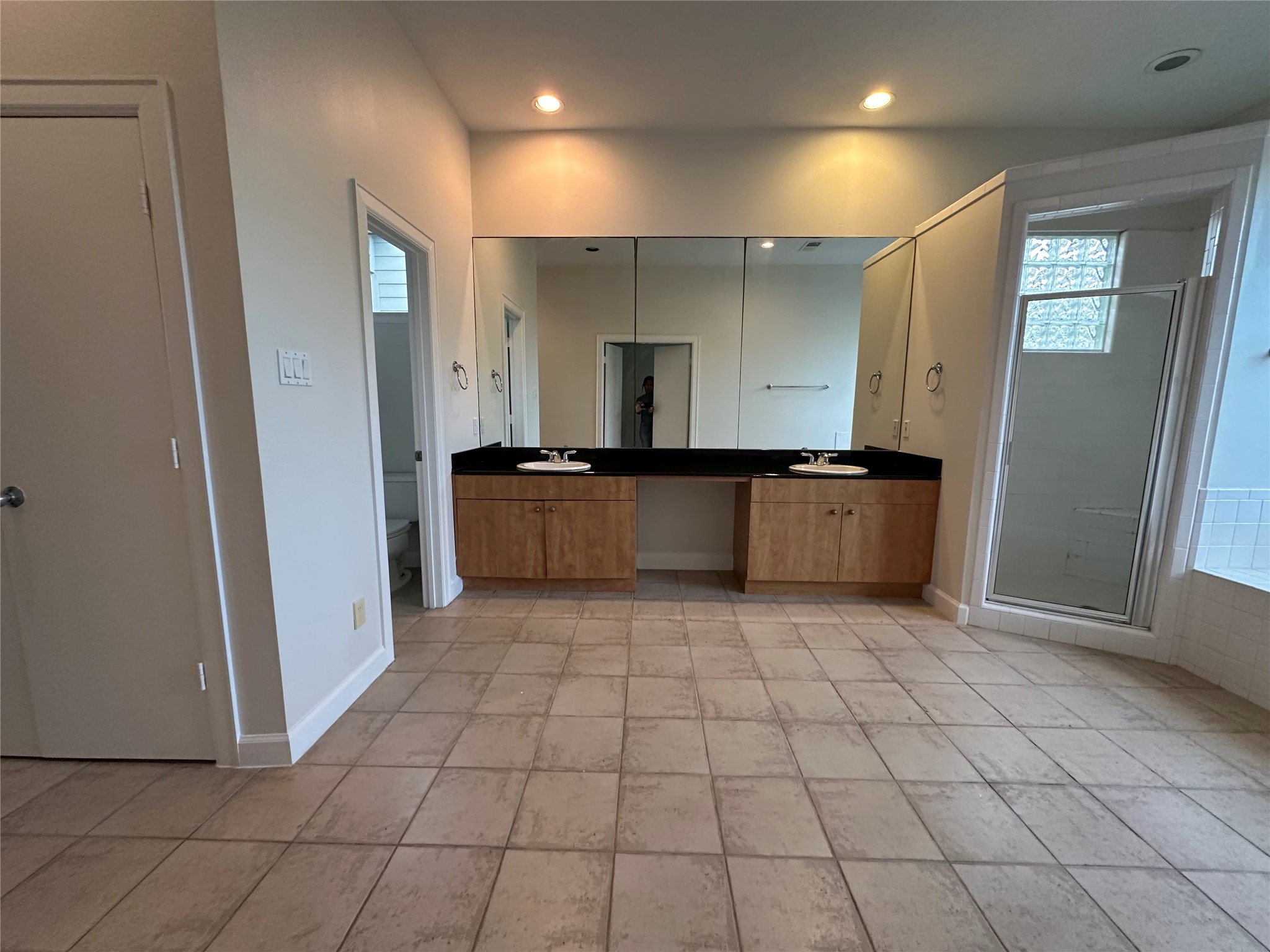 2713 Crawford Street Houston, TX 77004 - Photo 24 of 27 an empty room with kitchen view and window