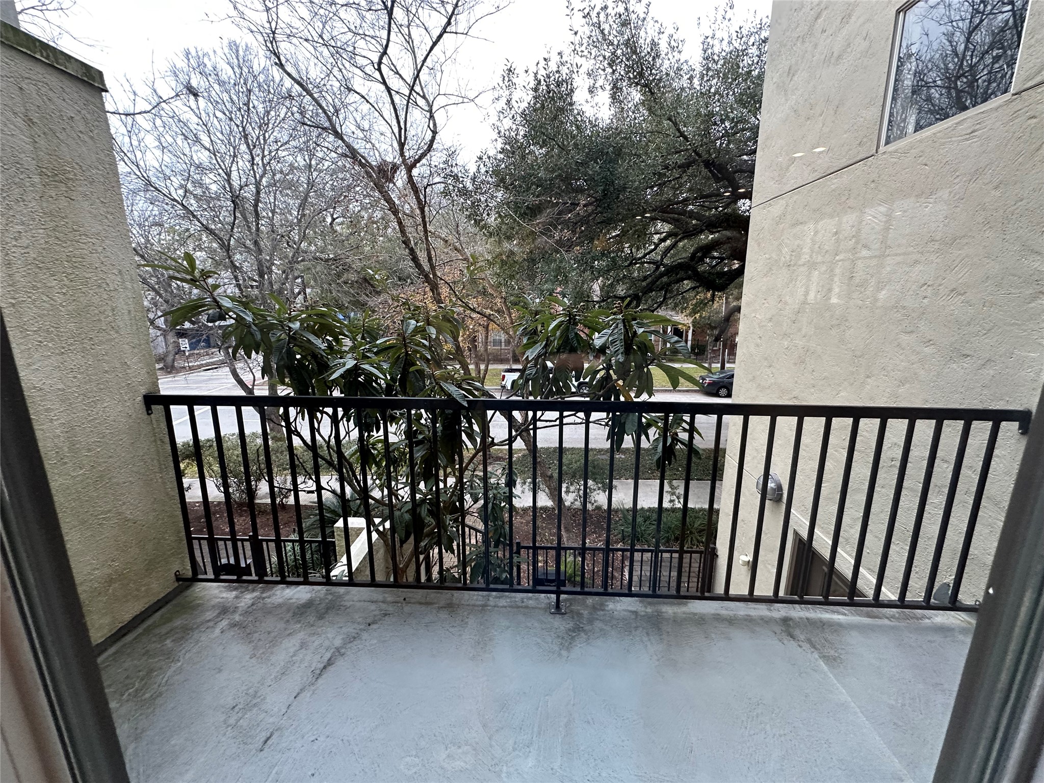 2713 Crawford Street Houston, TX 77004 - Photo 27 of 27 a view of a balcony