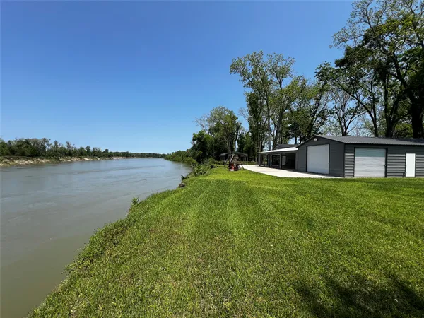 $189,000 | 1074 West Taylor Lk Circle, Livingston, TX 77351
