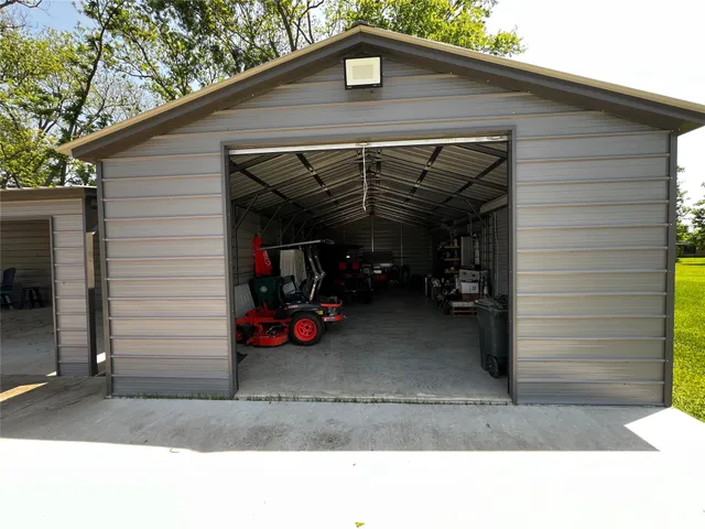 a view of a garage