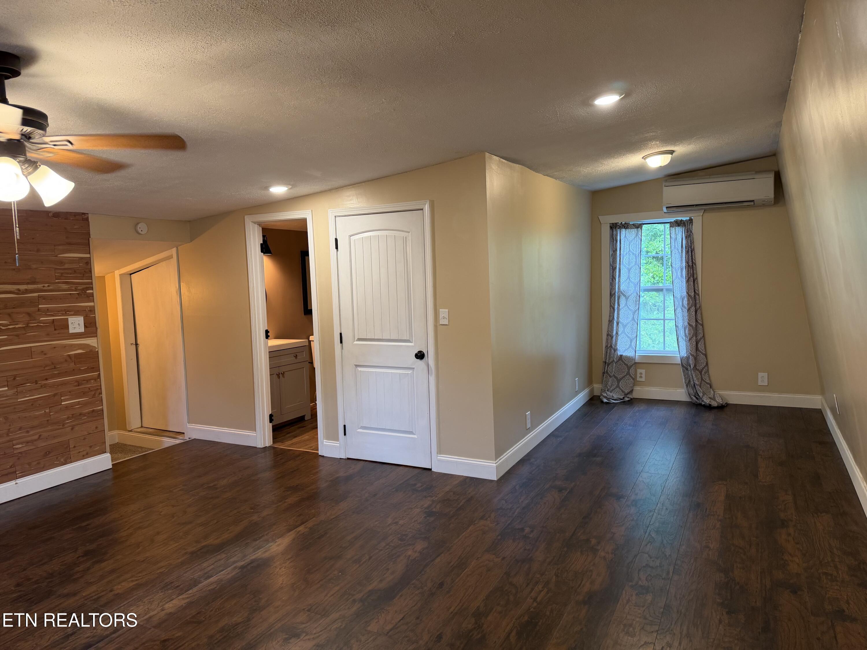 913 Topside Road Sevierville, TN 37862 - Photo 19 of 28 Owners Suite