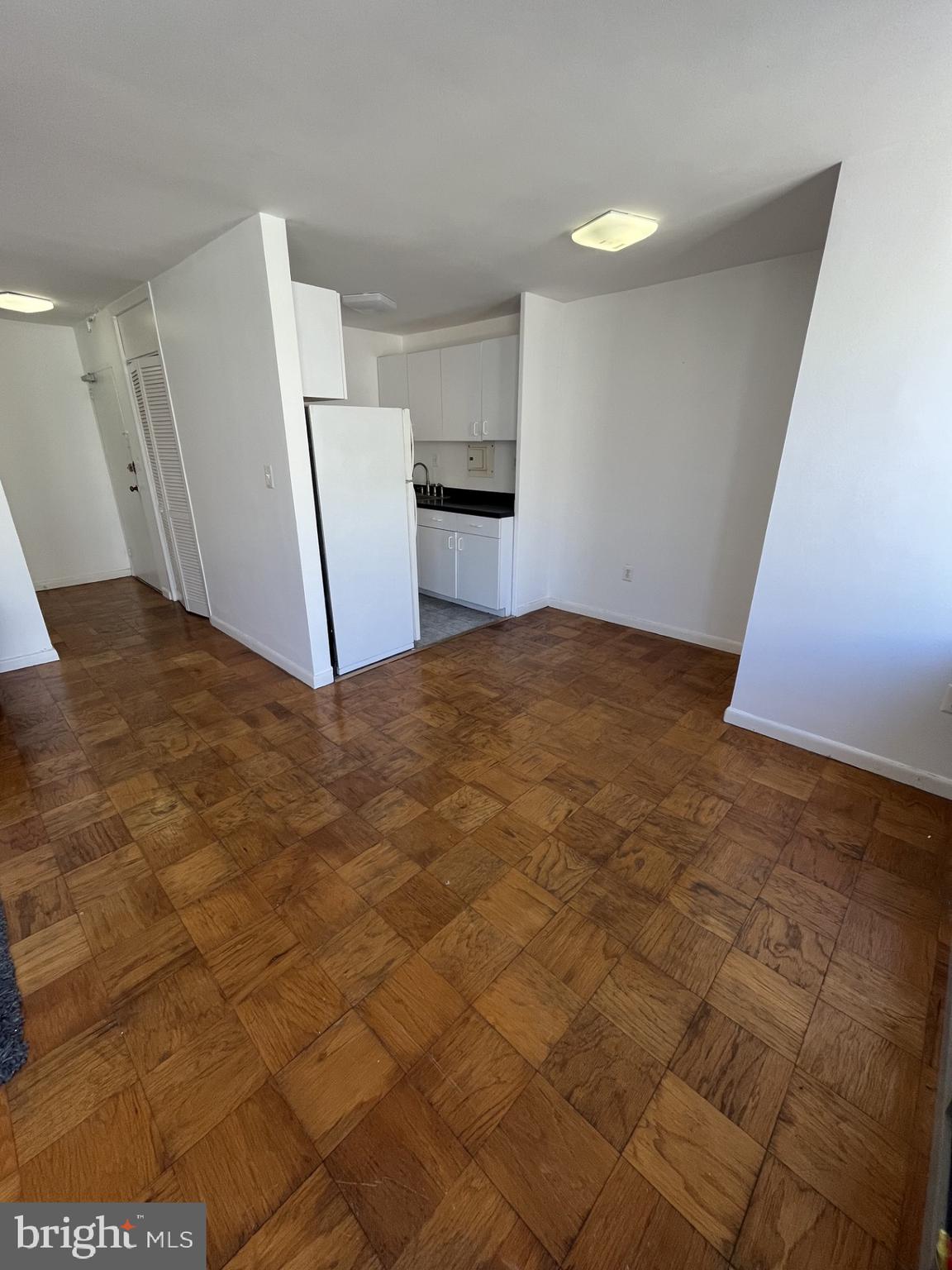 522 21st Street Northwest, Unit 811 Washington, DC 20006 - Photo 15 of 23 a view of an empty room