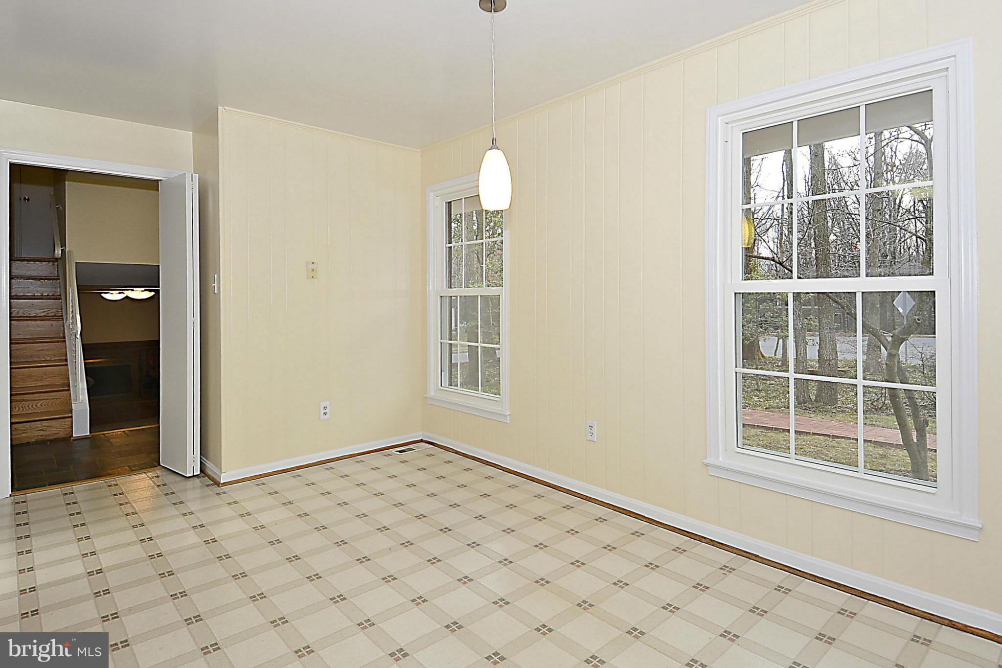 1405 Earnshaw Court Reston, VA 20190 - Photo 11 of 30 Kitchen