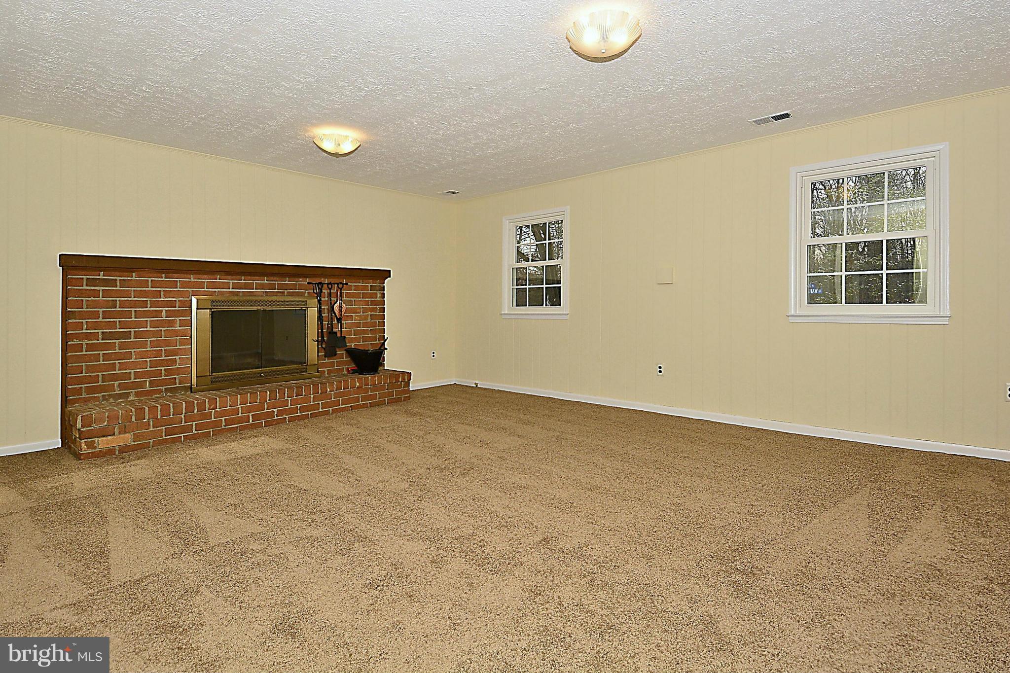 1405 Earnshaw Court Reston, VA 20190 - Photo 12 of 30 Family Room