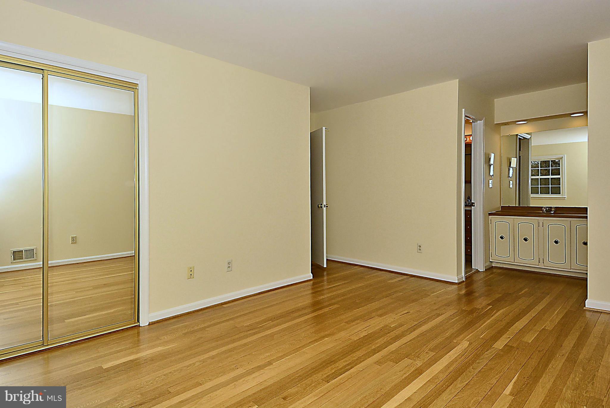 1405 Earnshaw Court Reston, VA 20190 - Photo 16 of 30 Bedroom (Master)