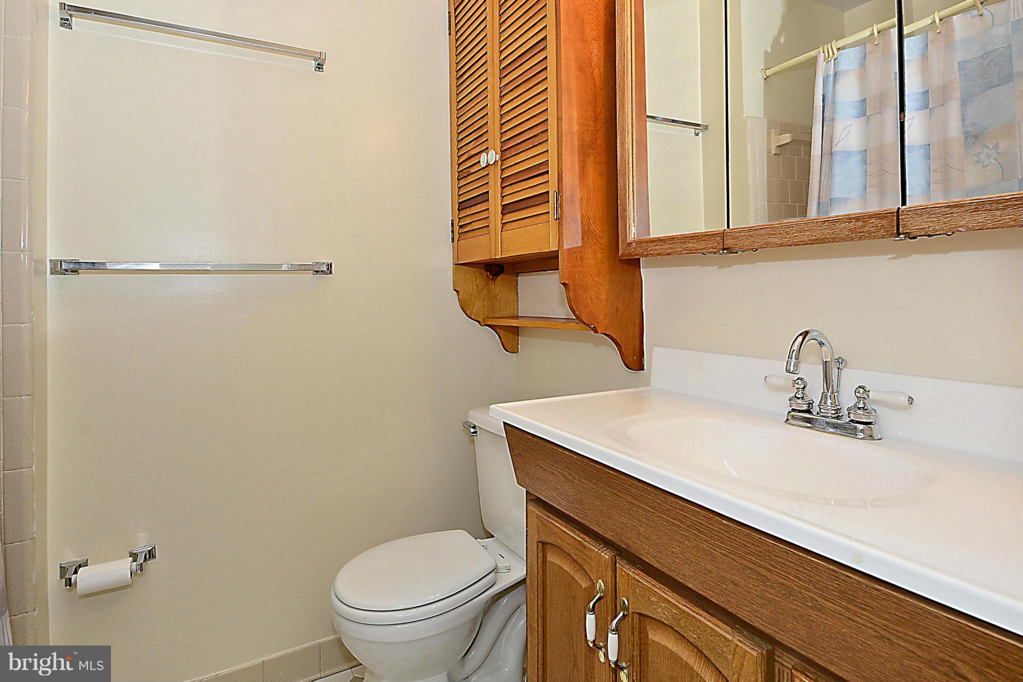 1405 Earnshaw Court Reston, VA 20190 - Photo 20 of 30 Bath